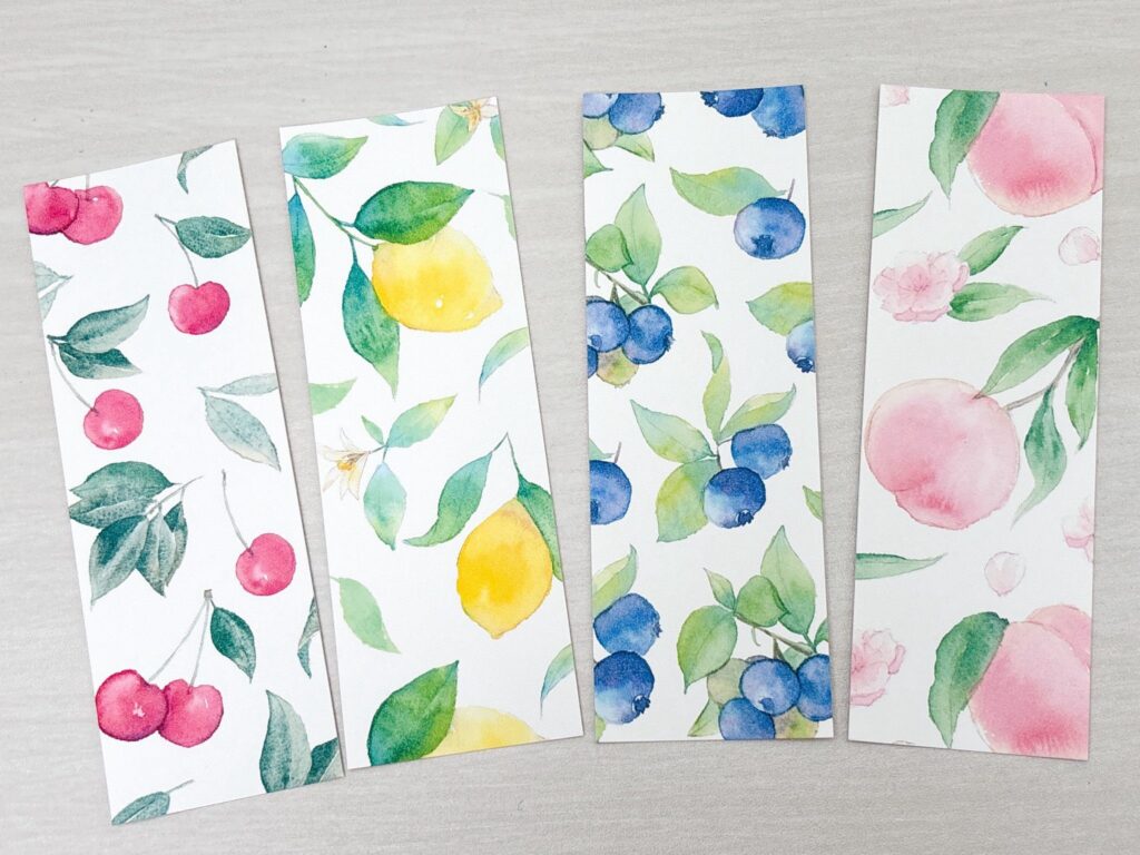水彩画で描かれたフルーツ柄のしおり